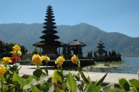 family bali tours - ulun danu